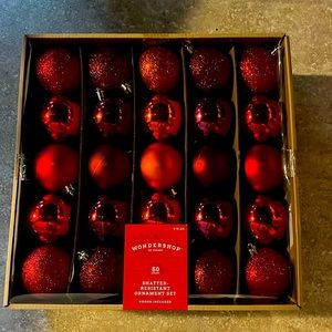 Wonder shop shatter, resistant ornaments, set